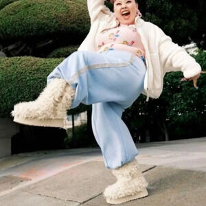 UGG WHITE FLUFF MOMMA SUGAR FAUX FUR PLATFORM BOOTS, US 5/ EUR 36 NEW